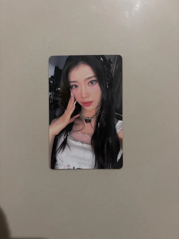 BUBBLE GUM POP-UP STORE RANDOM PHOTOCARD SET