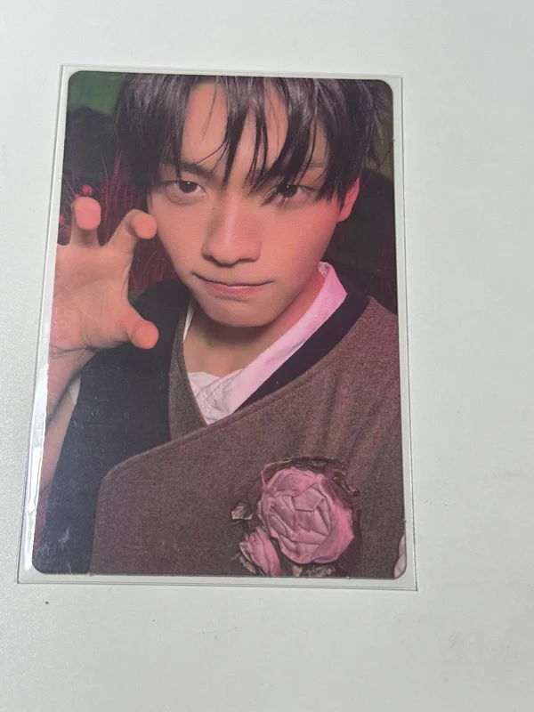 7TH YEAR: A Moment of Stillness in the Thorns POP-UP STORE PHOTOCARD HOLDER