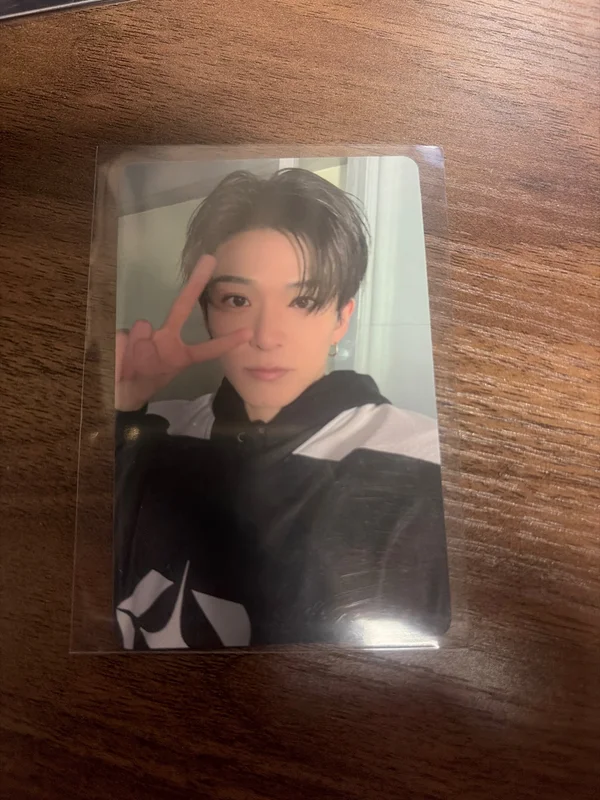 TREASURE 2025 SEASONS GREETINGS TEAM UNIFORM