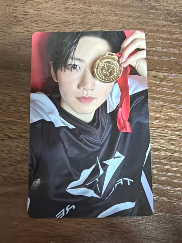TREASURE 2025 SEASONS GREETINGS WEVERSE