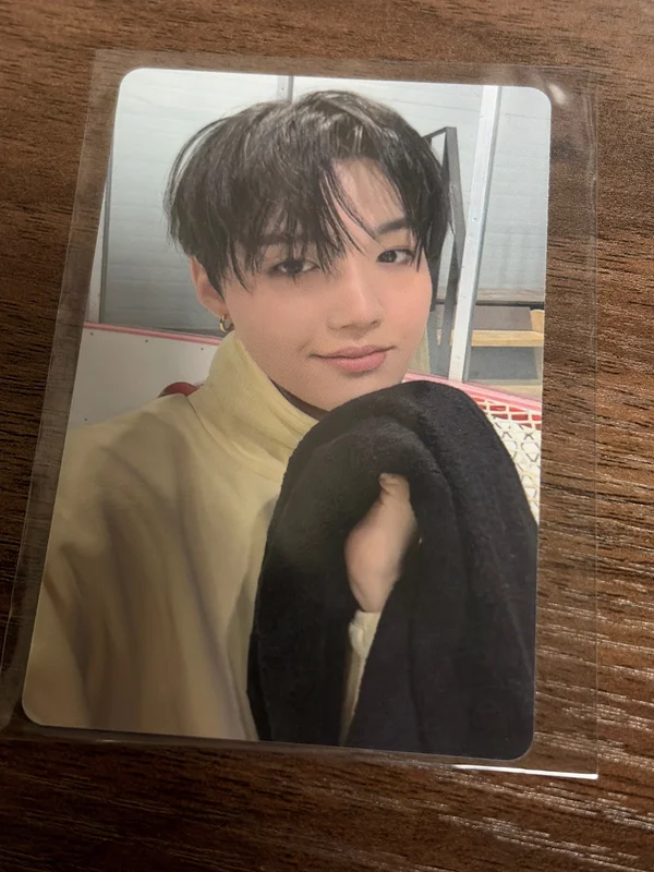 TREASURE 2025 SEASONS GREETINGS TEAM TOWEL