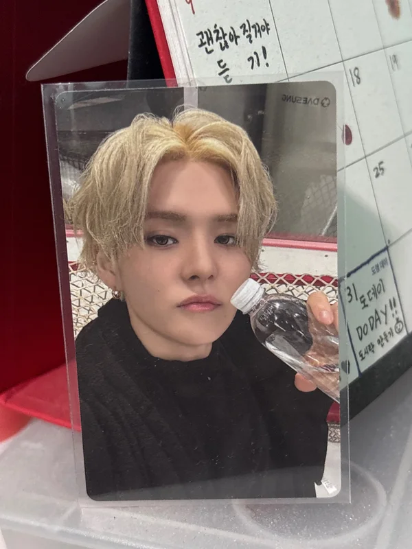 TREASURE 2025 SEASONS GREETINGS WEVERSE