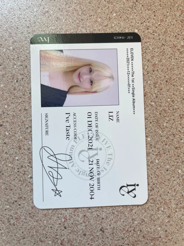 IVE Liz ID card Eleven