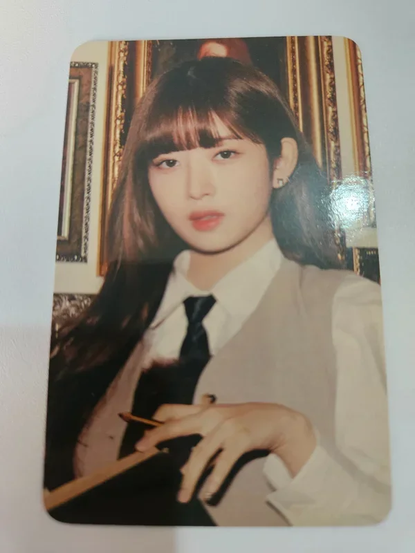 IVE THE FIRST FAN CONCERT The Prom Queens RANDOM PHOTOCARD PACK REI