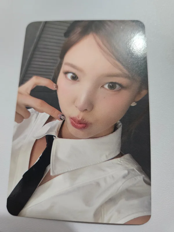 STRATEGY POP-UP In SEOUL TINCASE PHOTOCARD SET NAYEON
