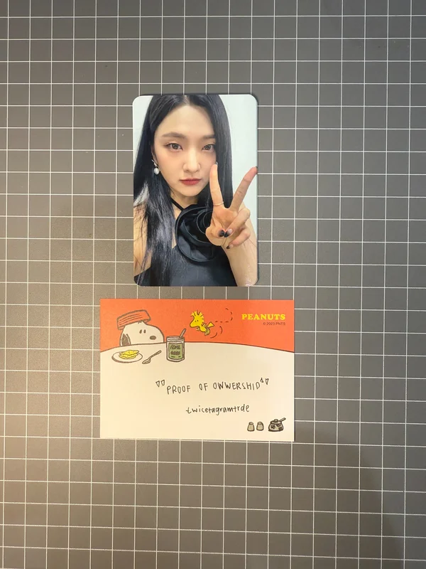 QUEENDOM PUZZLE POP-UP STORE RANDOM PHOTOCARD SET