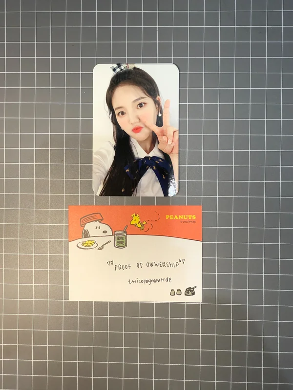 Weeekly 2nd Anniversary PHOTO & PHOTOCARD SET