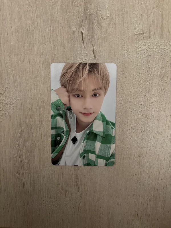 SEVENTEEN 2022 SEASON'S GREETINGS