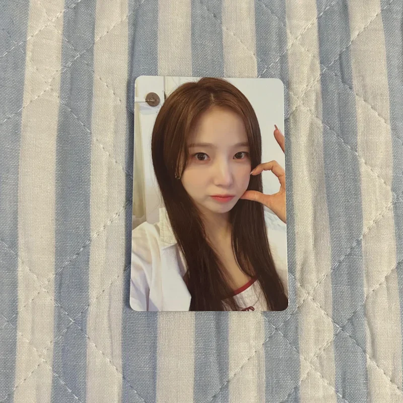 yujin lovestruck! eye contact ver