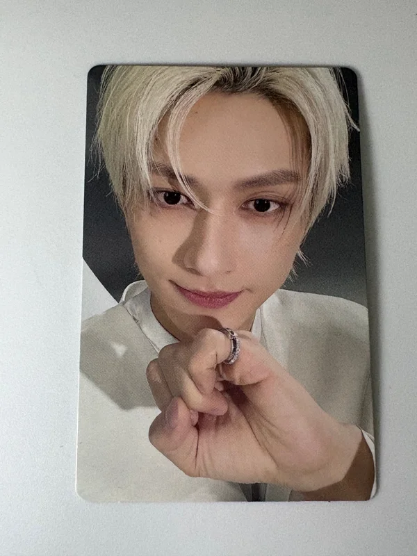 SEVENTEEN WORLD TOUR [NEW_] Trading Card Set