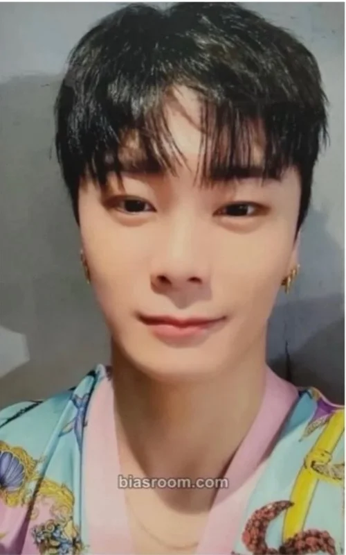 Moonbin photocard