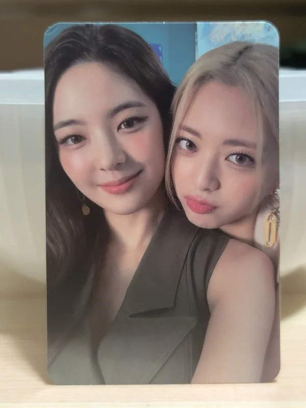 Lia and Yuna Unit Photocard