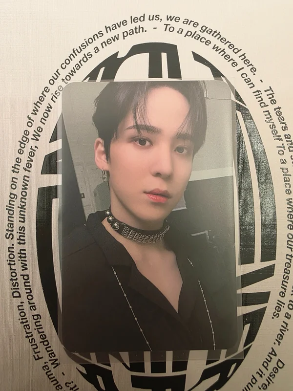 THE WORLD EP.1 : MOVEMENT DIGIPAK VER. hello82