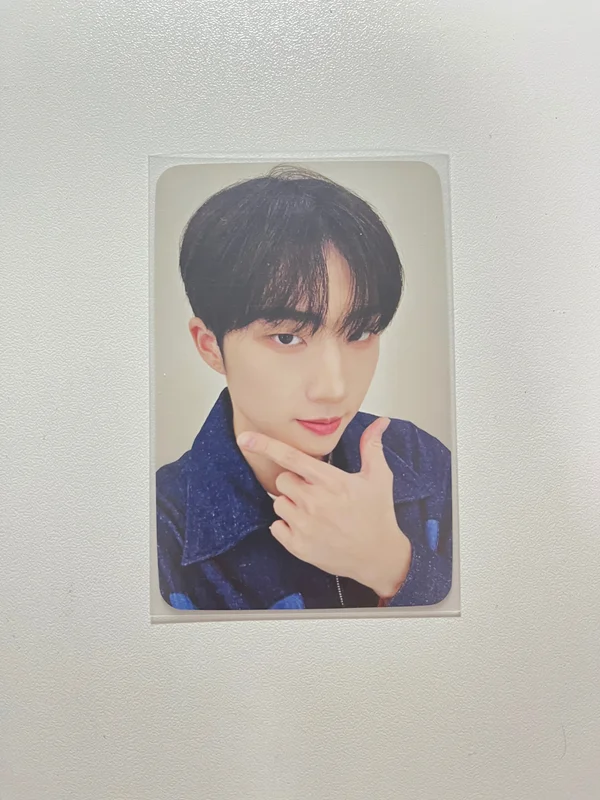 P1KIDS POP-UP STORE PHOTOCARD HOLDER STAND