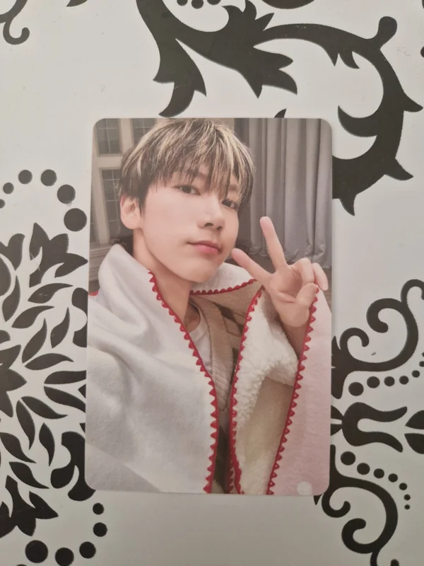 2024 PINK CHRISTMAS PHOTO CARD RANDOM PACK