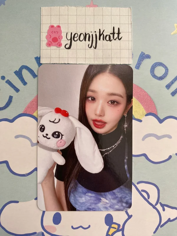 IVE x MINIVE POP-UP STORE  MINIVE PARK MINIVE MEGA CUSHION