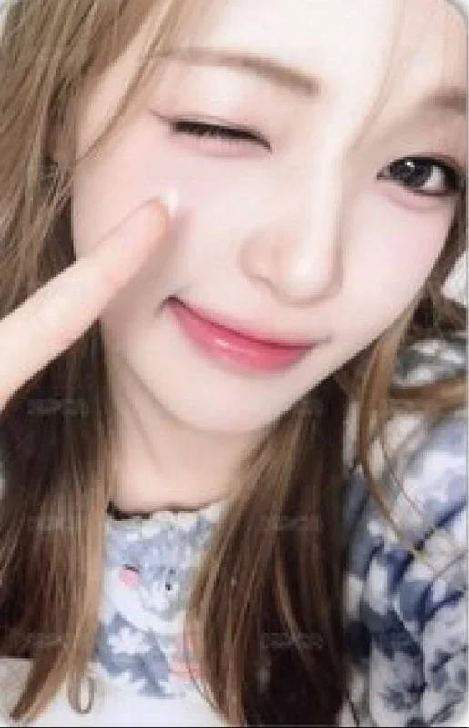 YUHA ARTIST BIRTHDAY CROCHET MINI CAKE KEYRING