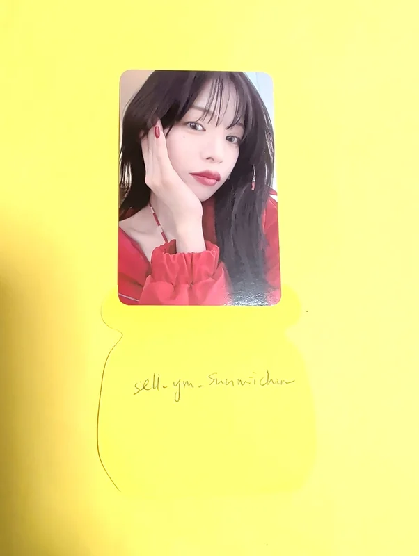 Glow ME POP-UP STORE RANDOM TRADING CARD