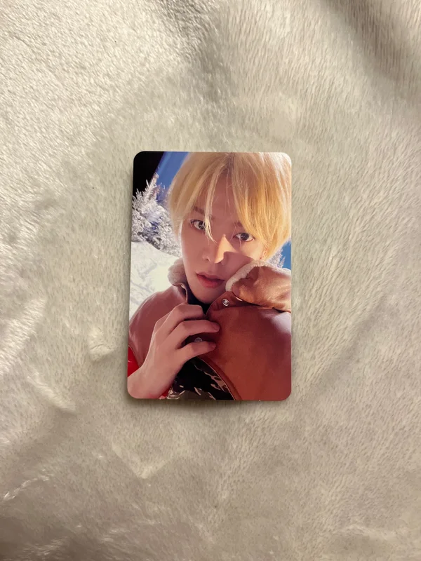 Yuta 2022 Winter SMTOWN : SMCU PALACE (Portrait Book Ver.)