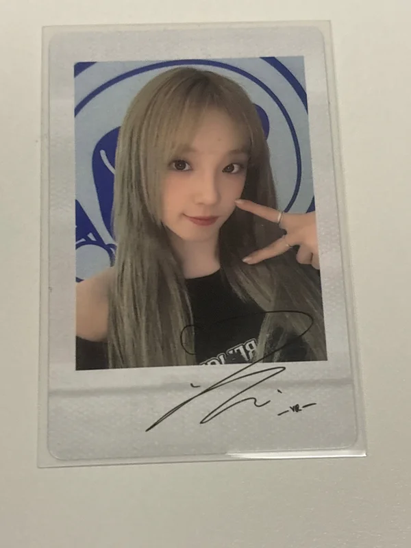 YUQ1 POLAROID PHOTO CARD SET