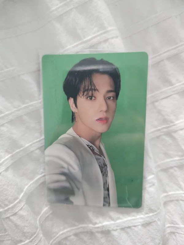 THE WORLD EP.1 : MOVEMENT DIGIPAK VER. hello82