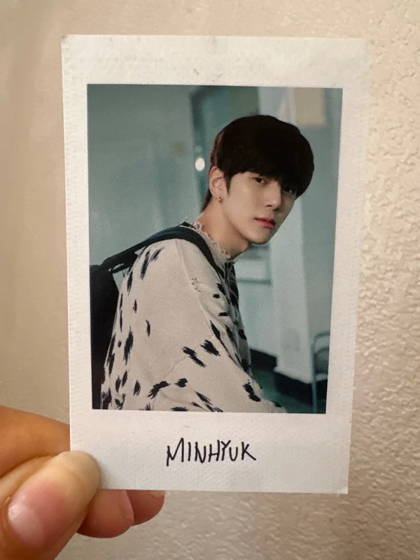 minhyuk shape of love polaroid