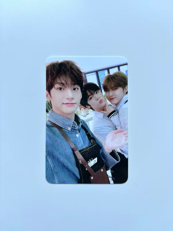 2021 SEASON'S GREETINGS : CAFE CRAVITY KTOWN4U