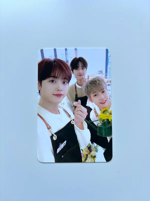 2021 SEASON'S GREETINGS : CAFE CRAVITY KTOWN4U