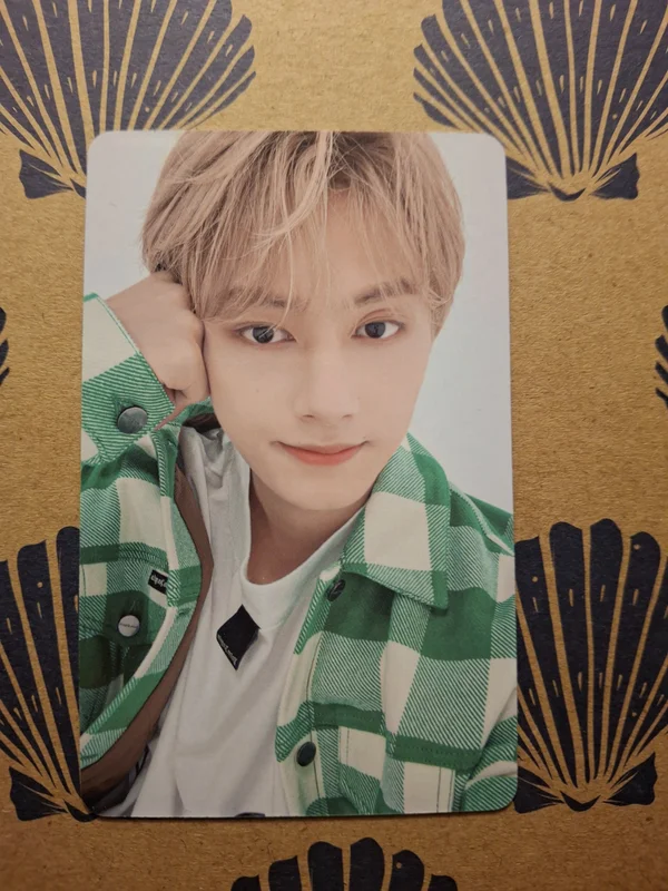 SEVENTEEN 2022 SEASON'S GREETINGS