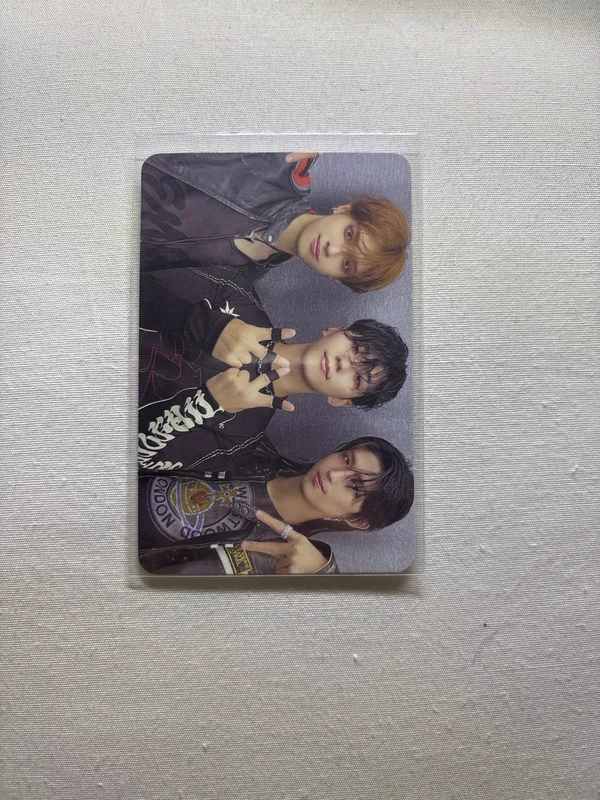 XdinaryHeroes Unit 'Livelock' Photocard | Sold by zigzag | Seller