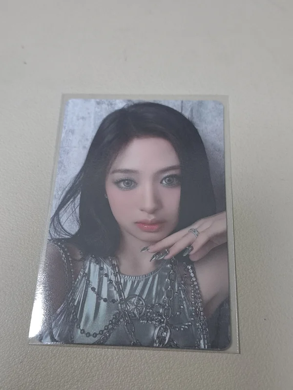 BABYMONSTER-Ahyeon DRIP BINDER Ver.
